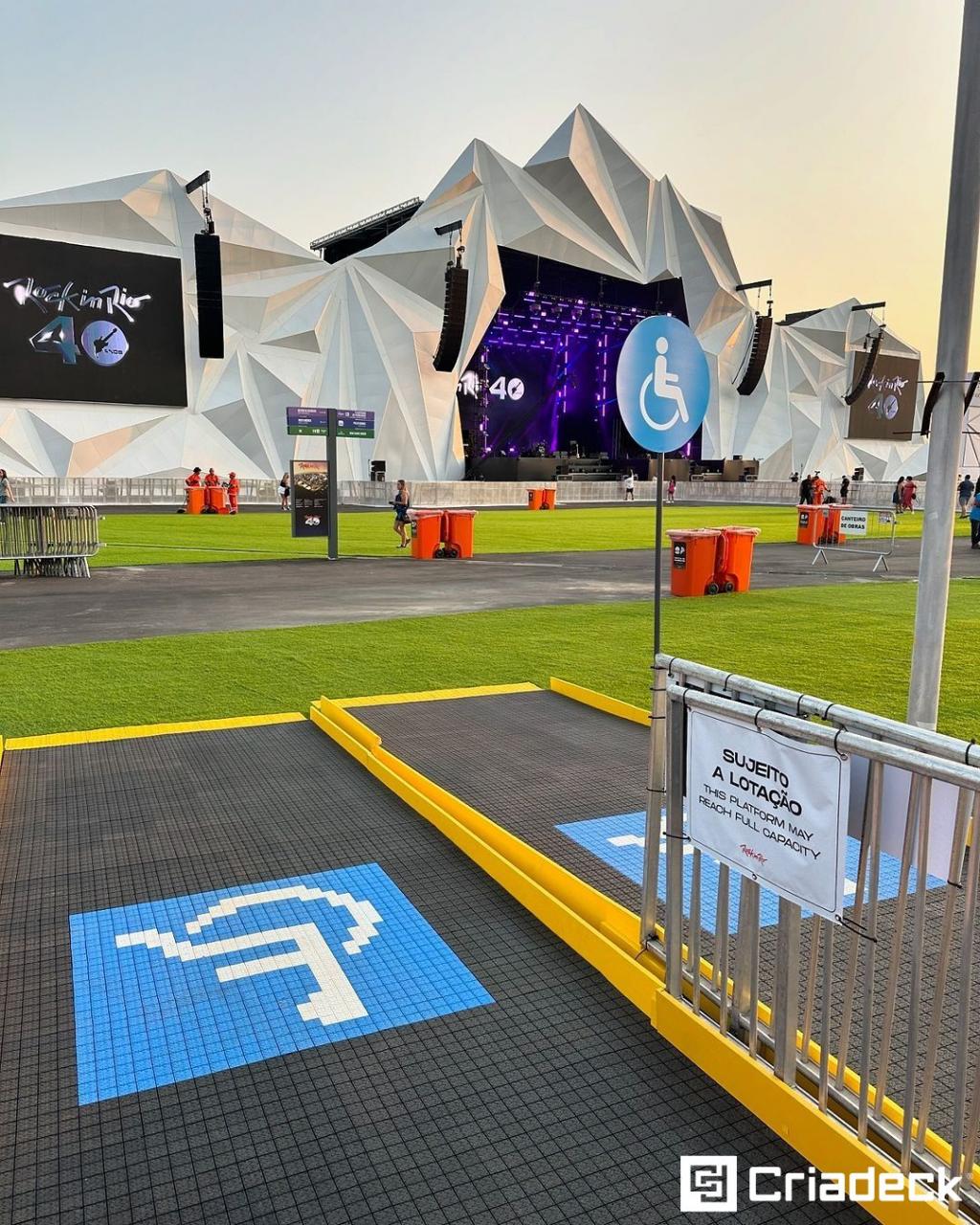 Pisos plásticos personalizados da Criadeck garantem acessibilidade no Rock in Rio 2024.